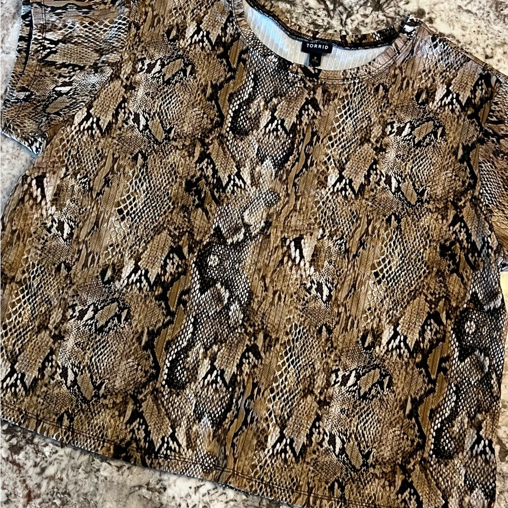 2x Torrid Top Short Sleeve Plus Size Python Snake… - image 2